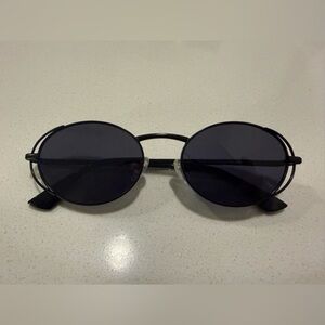 Stylish Black Round Sunglasses